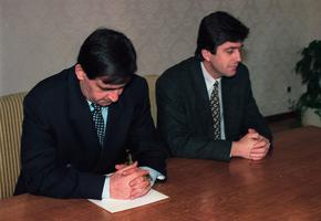Как Първанов и Добрев върнаха мандата на БСП за управление през 1997 г.