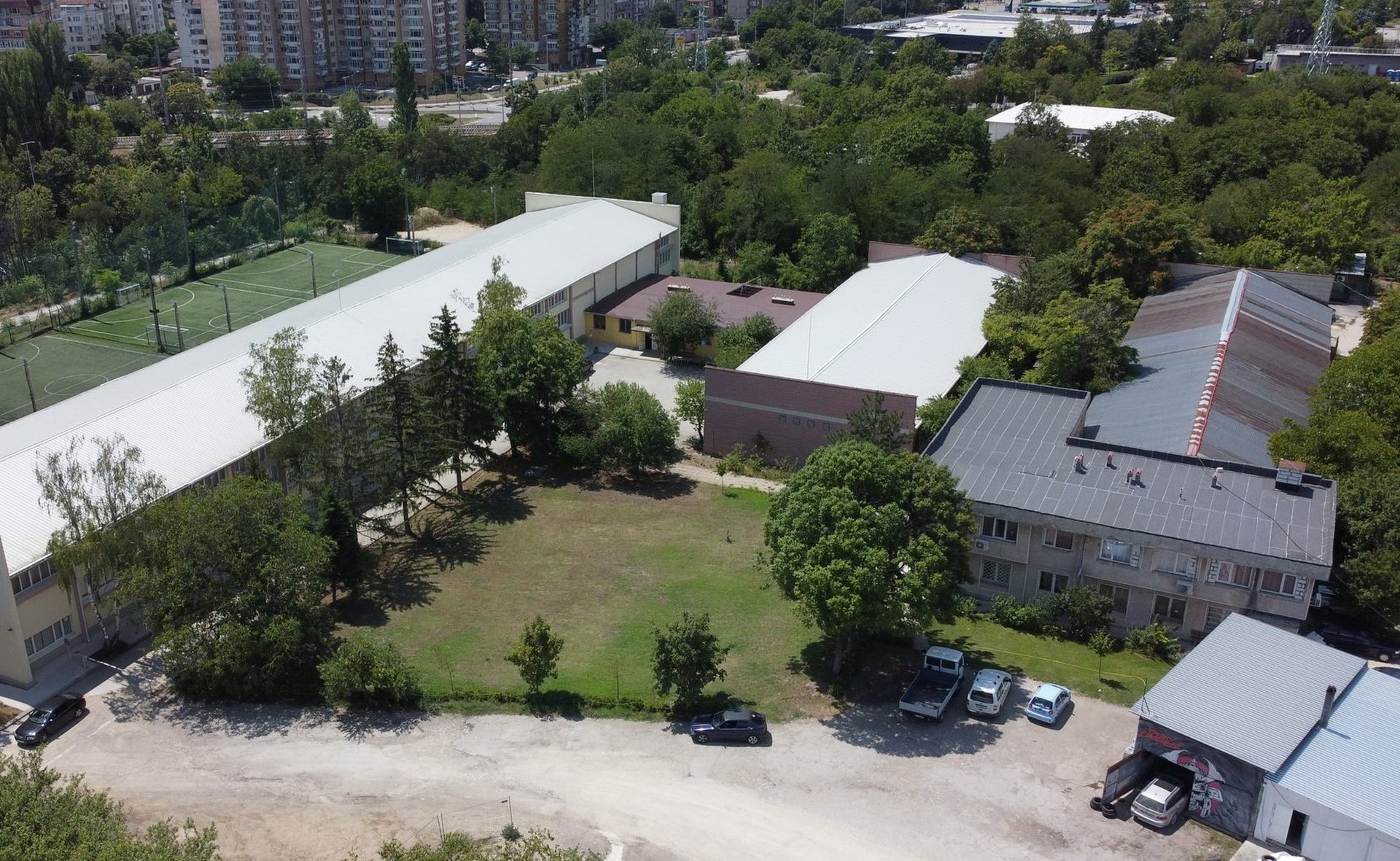 Ремонтирана към момента остава само южната част на СК "Плиска"