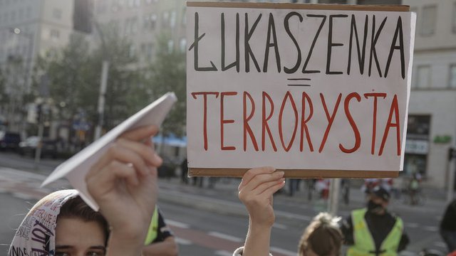Протест срещу Александър Лукашенко в Полша. Сн. Ройтерс