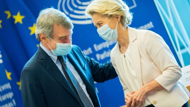 Председателите на Европарламента Давид Сасоли и на Еврокомисията Урсула фон дер Лайен