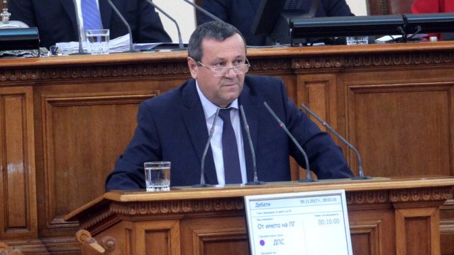 редседателят на социалната комисия Хасан Адемов