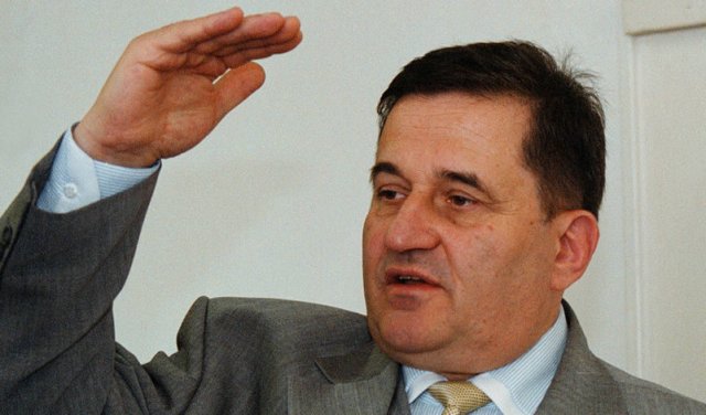 Проф. Александър Тасев, директор на Института за икономически изследвания и ръководител на работната група по изготвянето на анализа за "Белене".