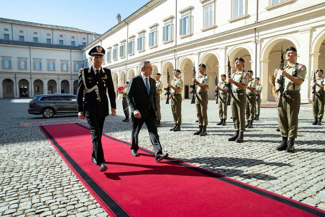 Марио Драги отива при президента Матарела, за да му връчи втората си за седмица оставка като премиер на Италия. © Reuters