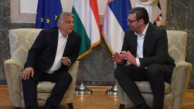 Сн. Twitter @predsednikrs  Унгарският премиер Виктор Орбан със сръбския президент Александър Вучич