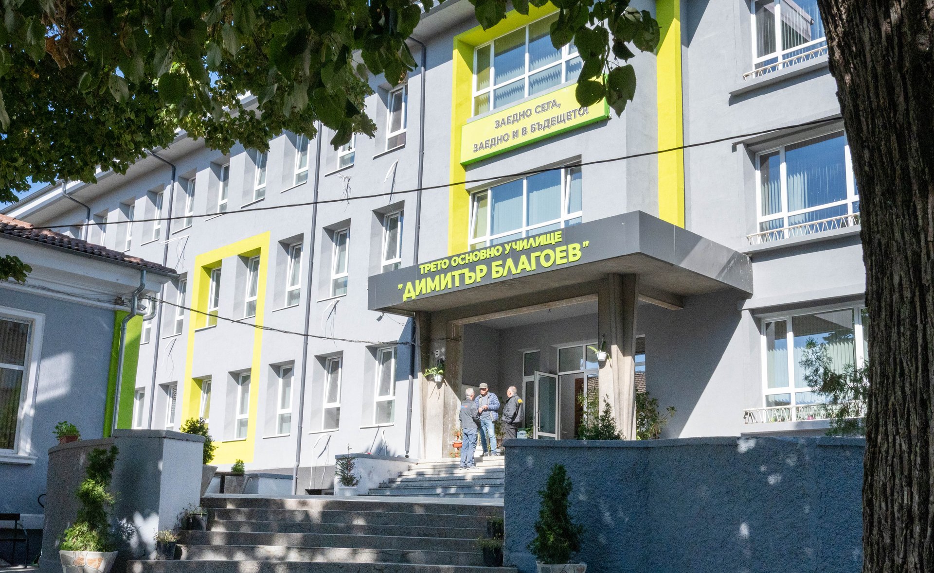 Паралелката в 1. клас в Третото остава, срещу директора започва проверка