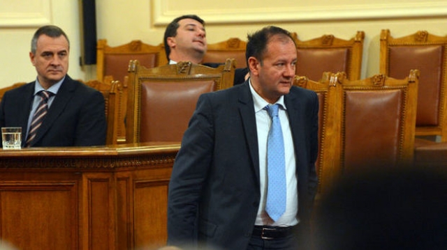 Председателят на парламента Михаил Миков си позволи да дава съвети на медиите как да отразяват протестите