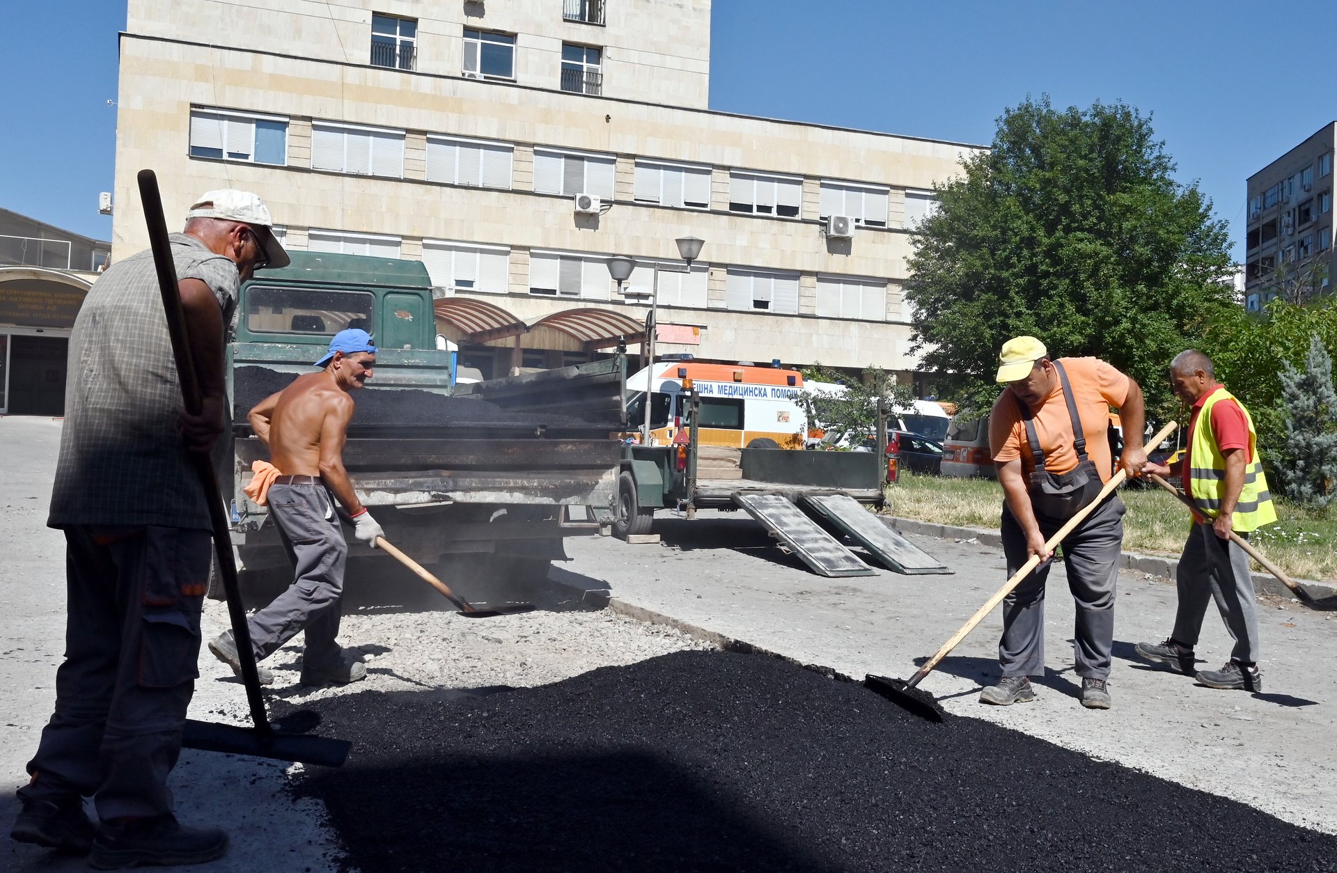 Днес се кърпят участъци около Хирургическия блок на МБАЛ