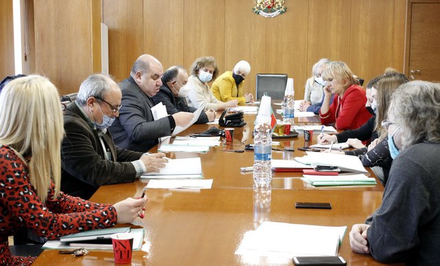 Във временната комисия за избор на омбудсман влизат представители на Общински съвет, Община Шумен и неправителствени организации.