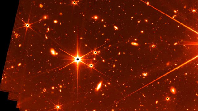 Тестово изображение от калибрирането на телескопа, представляващо звездата HD147980, заснета в рамките на 8 дни в началото на май след общо 32 часа експозиция. Това е снимка в инфрачервения спектър, идваща от най-голямата дълбочина в космоса.  © NASA
