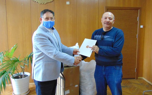 Дарението връчи представител на Турското консулство, Снимка: Община Шумен
