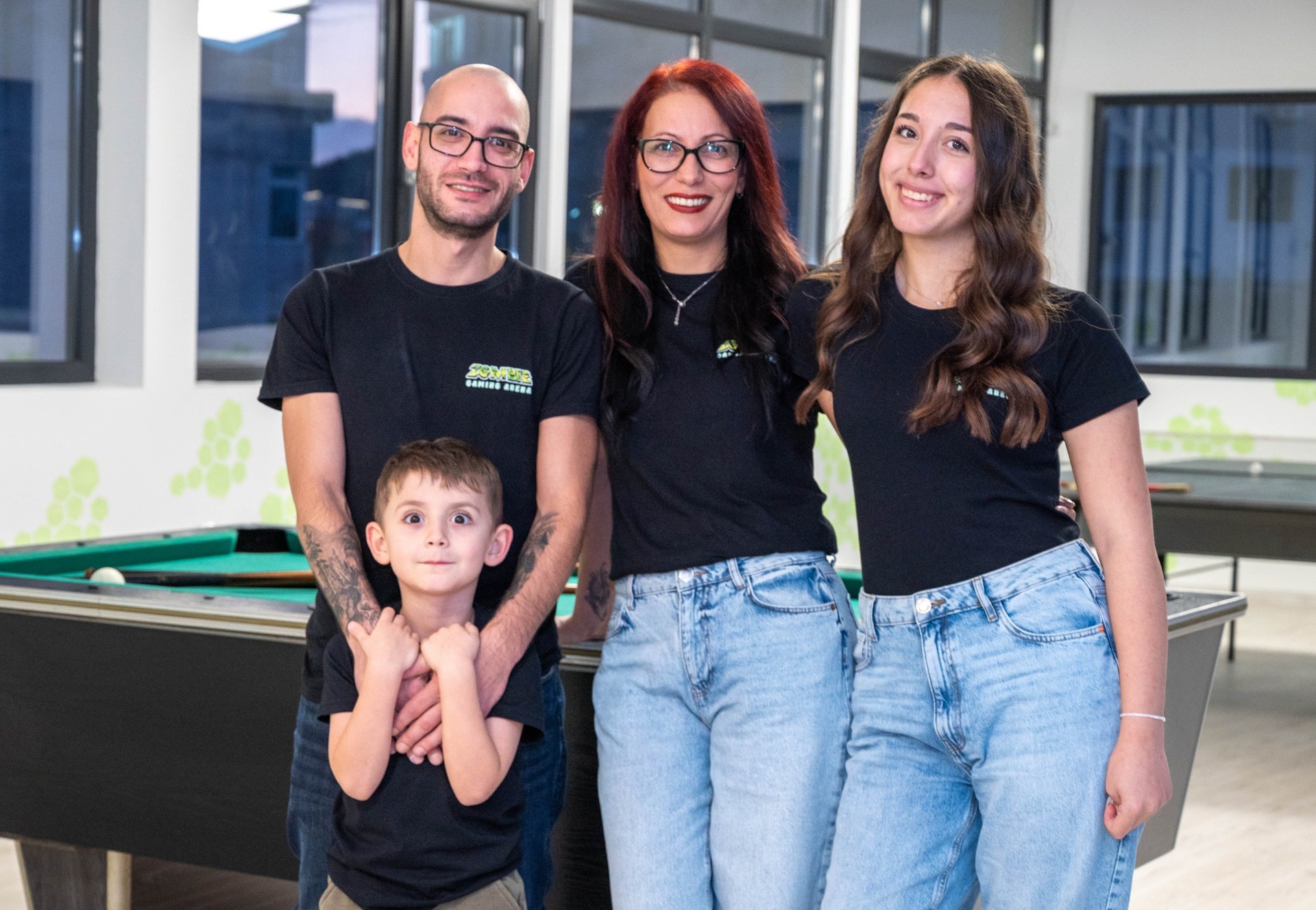 Създателите на клуба Надя и Венко със своите деца