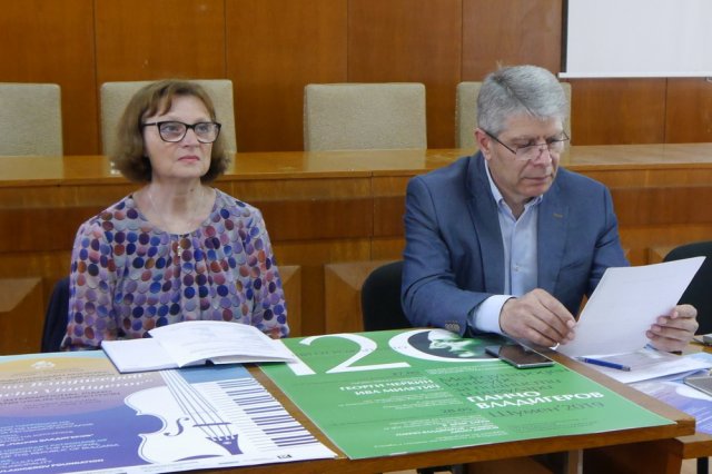 Експертът „Връзки с обществеността“ в общината и заместник-кметът Найден Косев представиха днес програмата за честването на 24 май.