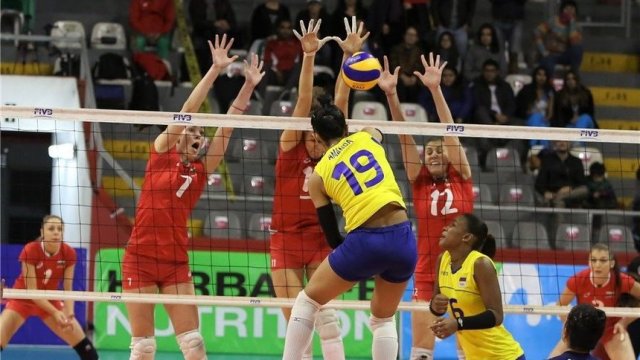 © fivb.orgРадостта на българките след спечелването на турнира на претендентите в Перу, с което си заслужиха правото да играят в Лигата на нациите догодина