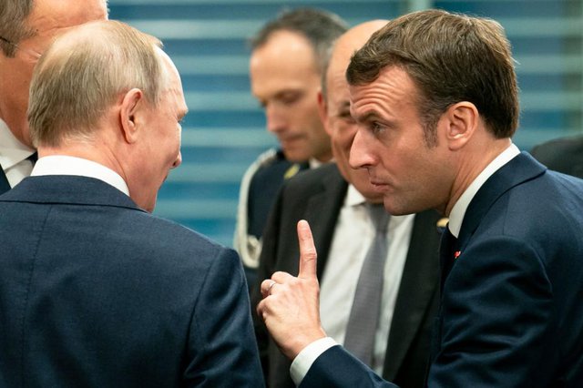 Владимир Путин и Еманюел Макрон / Gulliver/Getty Images, архив