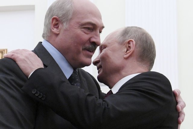 Зад протоколните прегръдки между Владимир Путин  и Александър Лукашенко се крият сложни отношения. Снимка архив