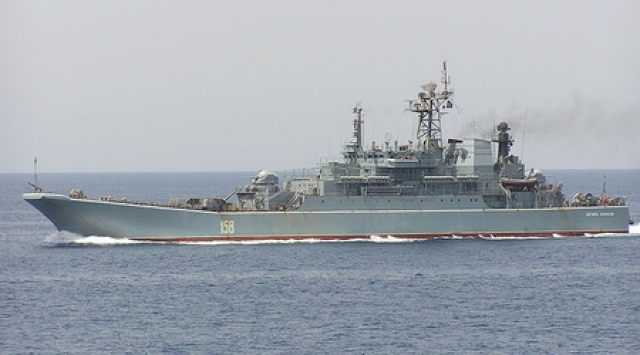  Десантният кораб "Цезар Куников" през 2003 г.
