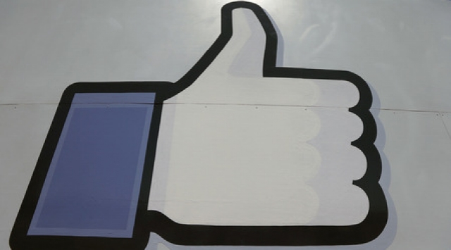 Ще се обърне ли пръстът надолу, питат се потребителите на социалната мрежа.