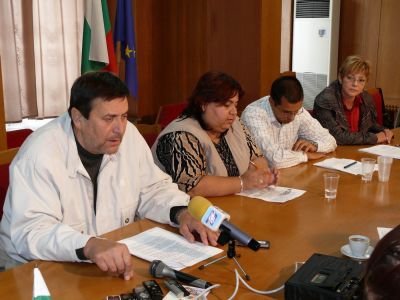 Пенчо Шишков /вляво/