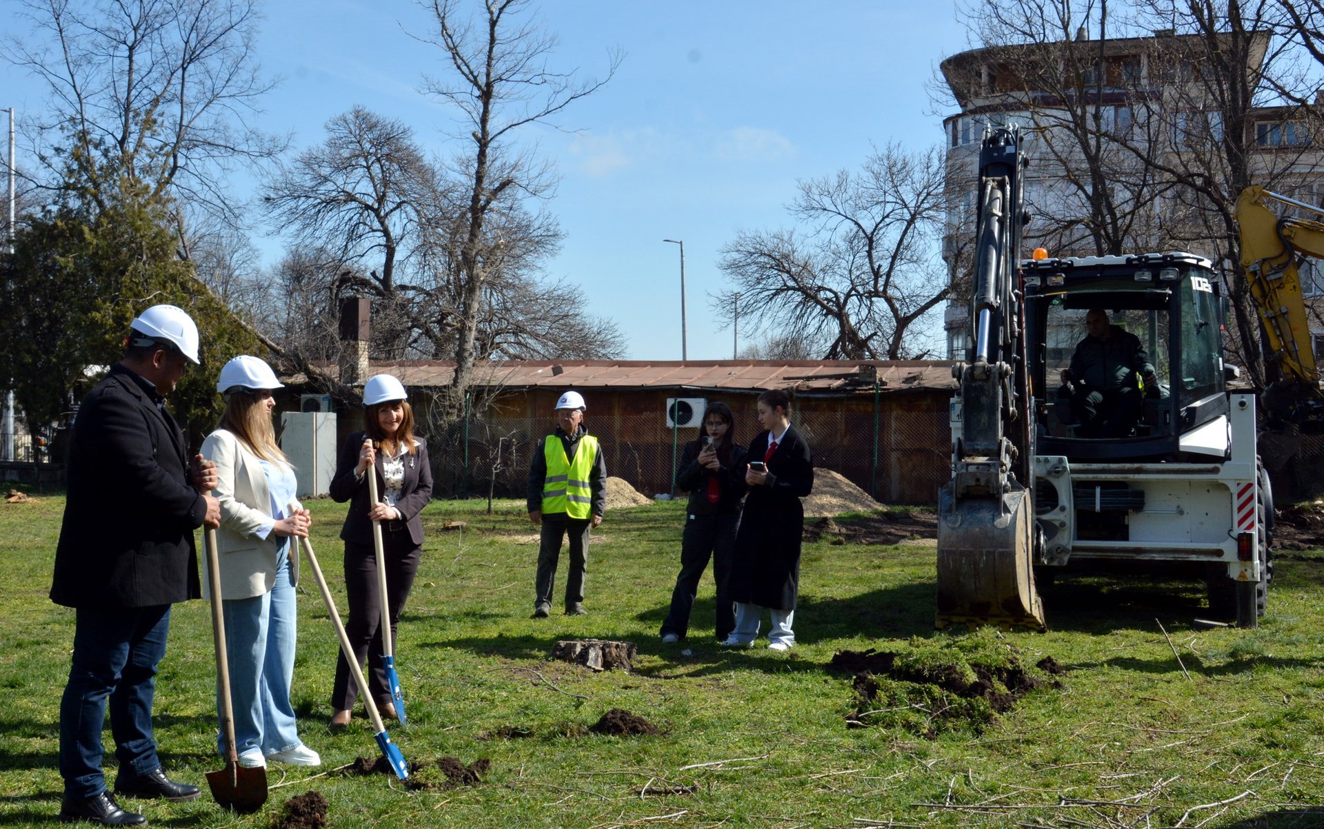 Направиха първа копка на нова сграда към СУ „Сава Доброплодни“