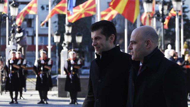 Премиерите на България и Северна Македония Кирил Петков и Димитър Ковачевски. © NA, Правителствена пресслужба