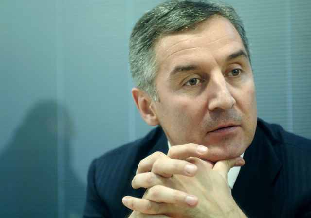 Мило Джуканович, Сн.: Интернет