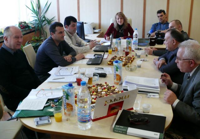 За ЧРД колегите си почерпи общинският съветник Васил Тодоров