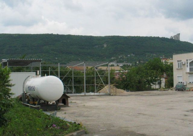 Сградата на инсинератора е в строеж