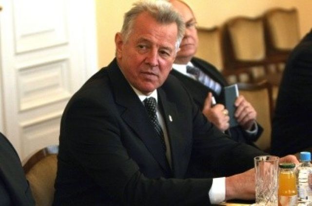 Пал Шмит