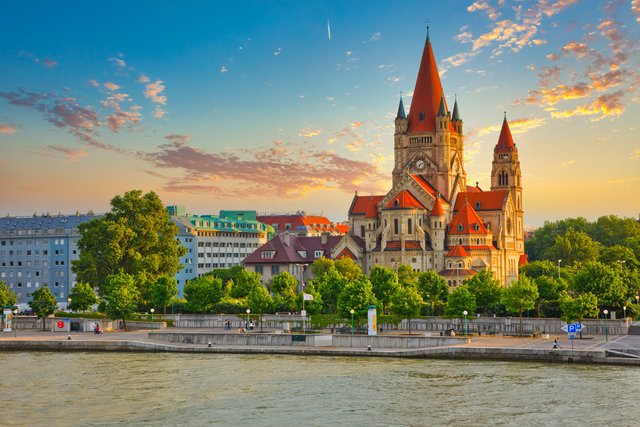 Църквата "Свети Франциск от Асизи" е една от най-емблематичните сгради на Виена.  Снимка: iStock by Getty Images