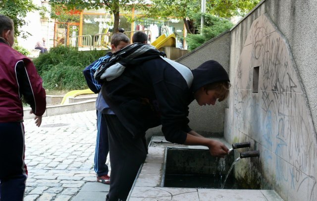 Наднормено съдържание на нитрати е измерено и от водата на чешмата на ул. „Янко Сакъзов”.  Снимка: архив