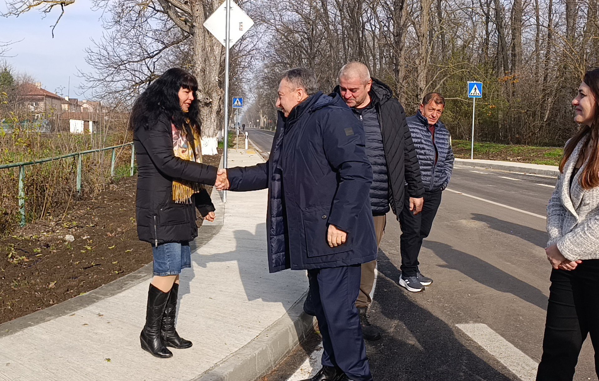 Кметът Христов откри ремонтирания път за Коньовец