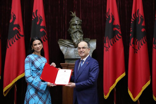 Певицата Дуа Липа и албанският президент Байрам Бегай / Снимка: АТА