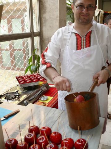 Майстор Павлин и неговите захаросани ябълки
