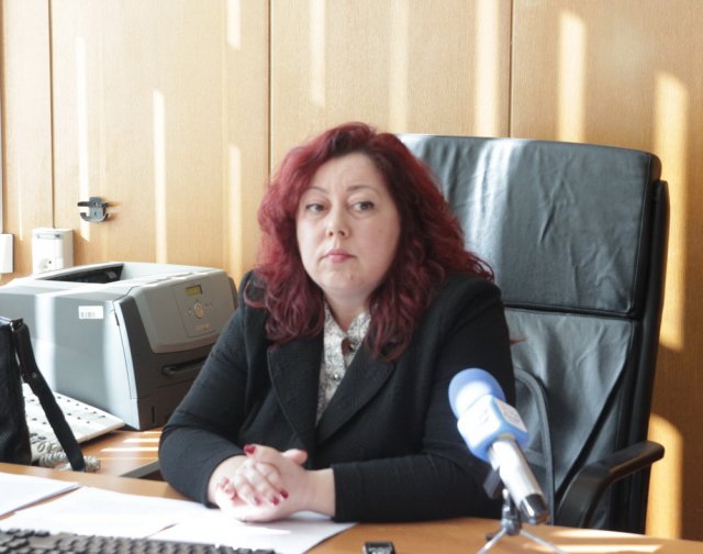 Светла Върбева призова гражданите да се възползват от електронните услуги на НАП, за да спестят време.
