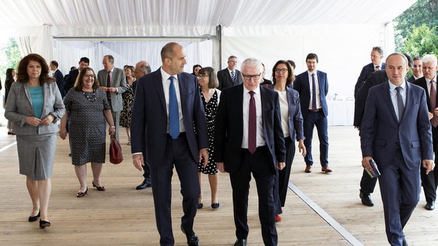 Президентът Румен Радев и вицепрезидентът Илияна Йотова приеха посланиците в резиденция "Бояна". © Прессекретариат на Държавния глава