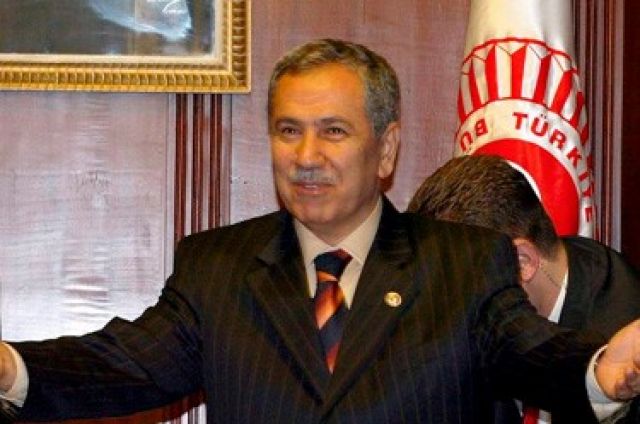 Турският вицепремиер и държавен министър Бюлент Арънч