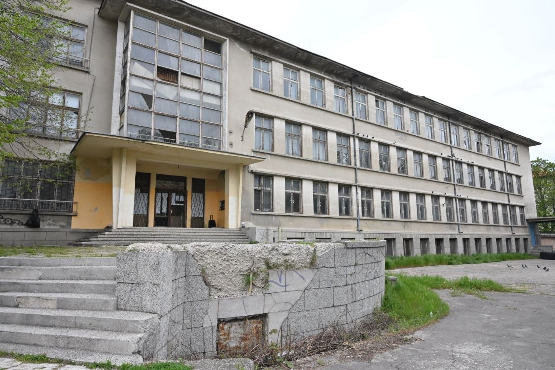 Бившето Пето основно училище става Център за деца и семейства