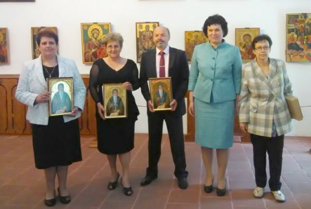 Ема Радушева /втората от ляво на дясно/, Снимка: mon.bg