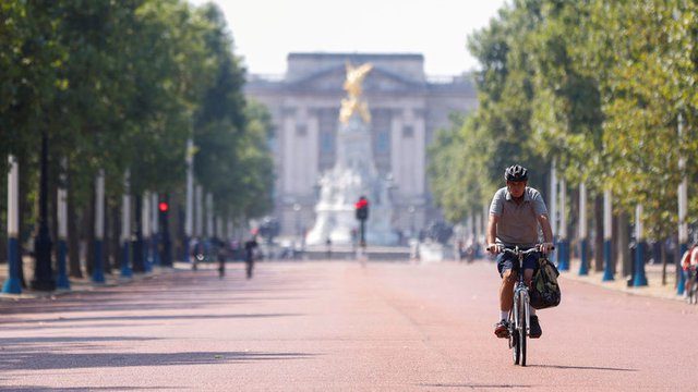За Великобритания общото увеличение, отчитащо броя на пътуващите с колело през май 2020 г. спрямо май 2019 г., е 162%. Сн. Ройтерс