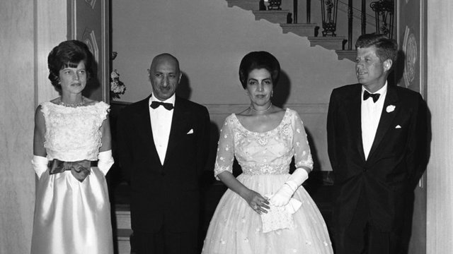 Крал Мохамад Захир Шах и американският президент Джон Кенеди в Белия дом през 1963 г.  © Associated Press