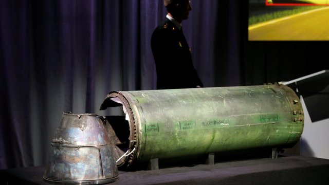 Останки от ракета бяха изложени на пресконференцията в Холандия за представяне на заключенията на екипа от Австралия, Белгия, Малайзия, Холандия и Украйна. Сн. Ройтерс