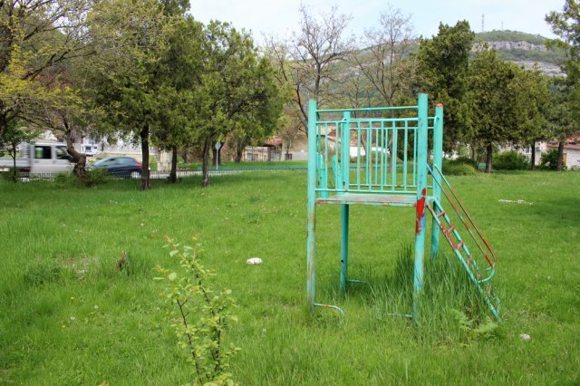 Детски фитнес уреди и нови пейки ще бъдат поставени в тази градинка в "Дивдядово"