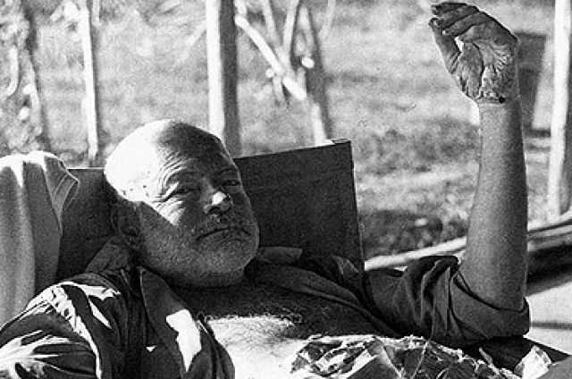 Хемингуей на сафари в Кения през 1954 г.