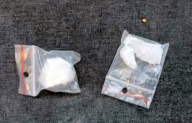 Намерените наркотици при проверката на 46-годишния шуменец. Снимка; ОД на МВР – Шумен.