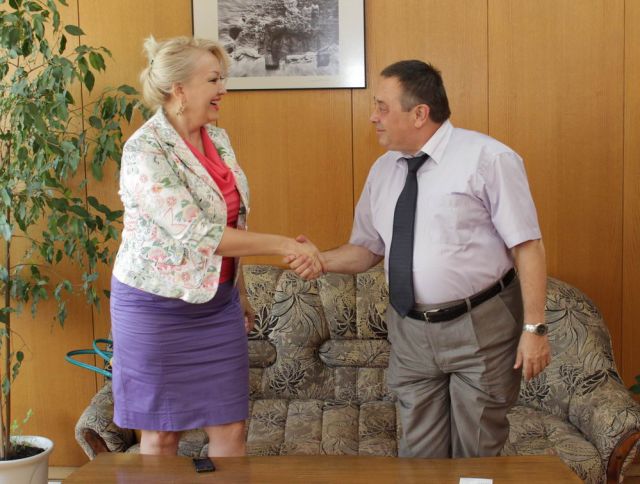 Преди пресконференцията Анжелика Цокова проведе разговор с кмета Красимир Костов