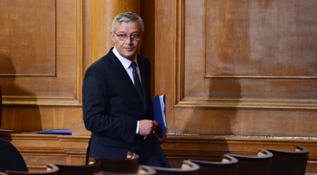 Цветан Гунев заемаше поста подуправител на БНБ, отговарящ за банковия надзор, в част от периода, който обхваща и одитът на Сметната палата. Той е разследван заради казуса "КТБ".