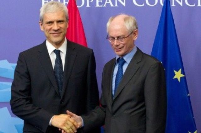 Президентът на Сърбия Борис Тадич с председателят на ЕС Херман ван Ромпой