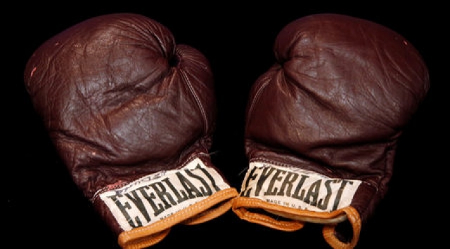 Предлаганите ръкавици наистина са били носени в бой от Мохамед Али