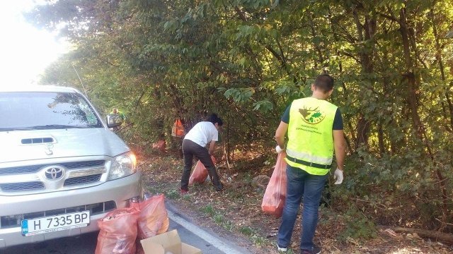 Горските също се включиха в акцията; Снимка: Пресцентър на СИДП