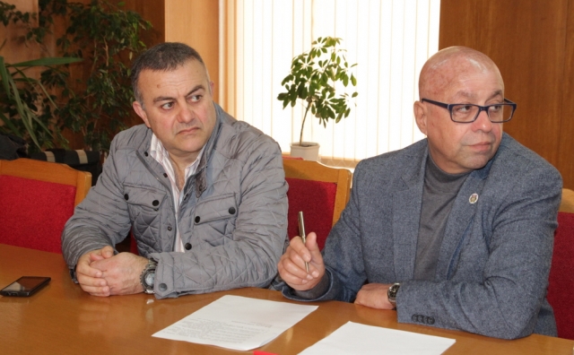 Съветниците от АБВ Валентин Велев и Пламен Петков /вдясно/